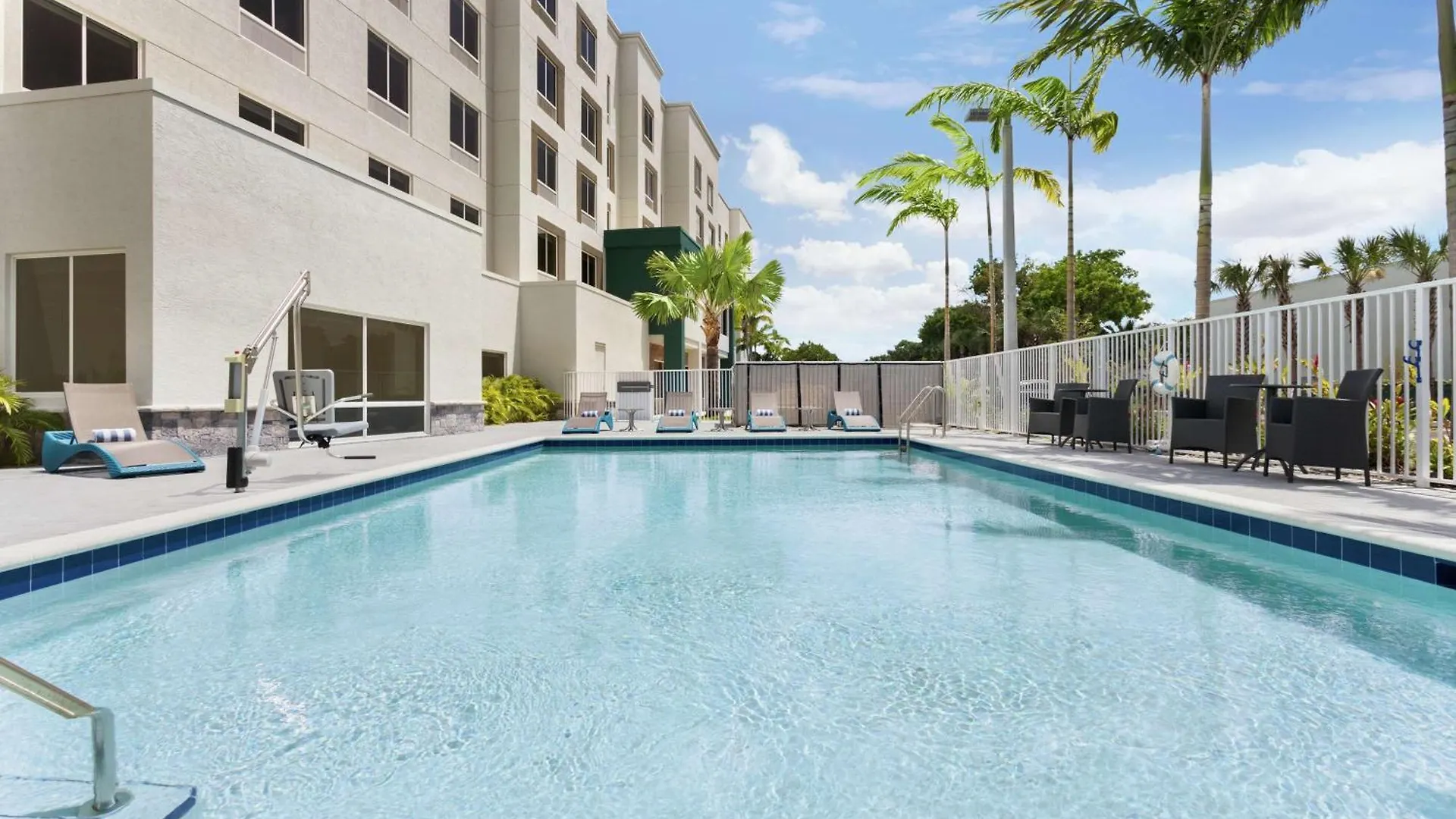 Hampton & Miami, Kendall, Executive Airport Hotel 3*