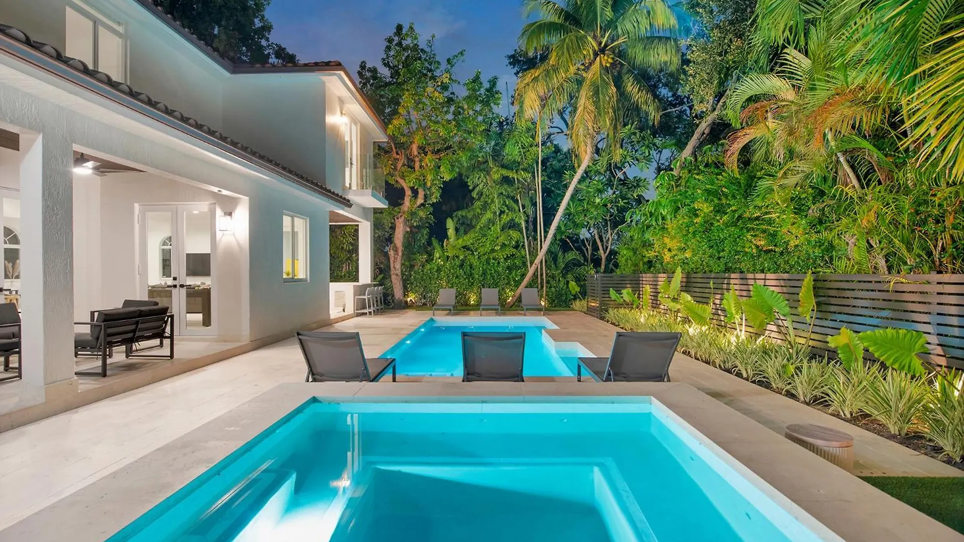 Lux Sleeps 18 Guest With Pool Jacuzzi Billiards Basketball *