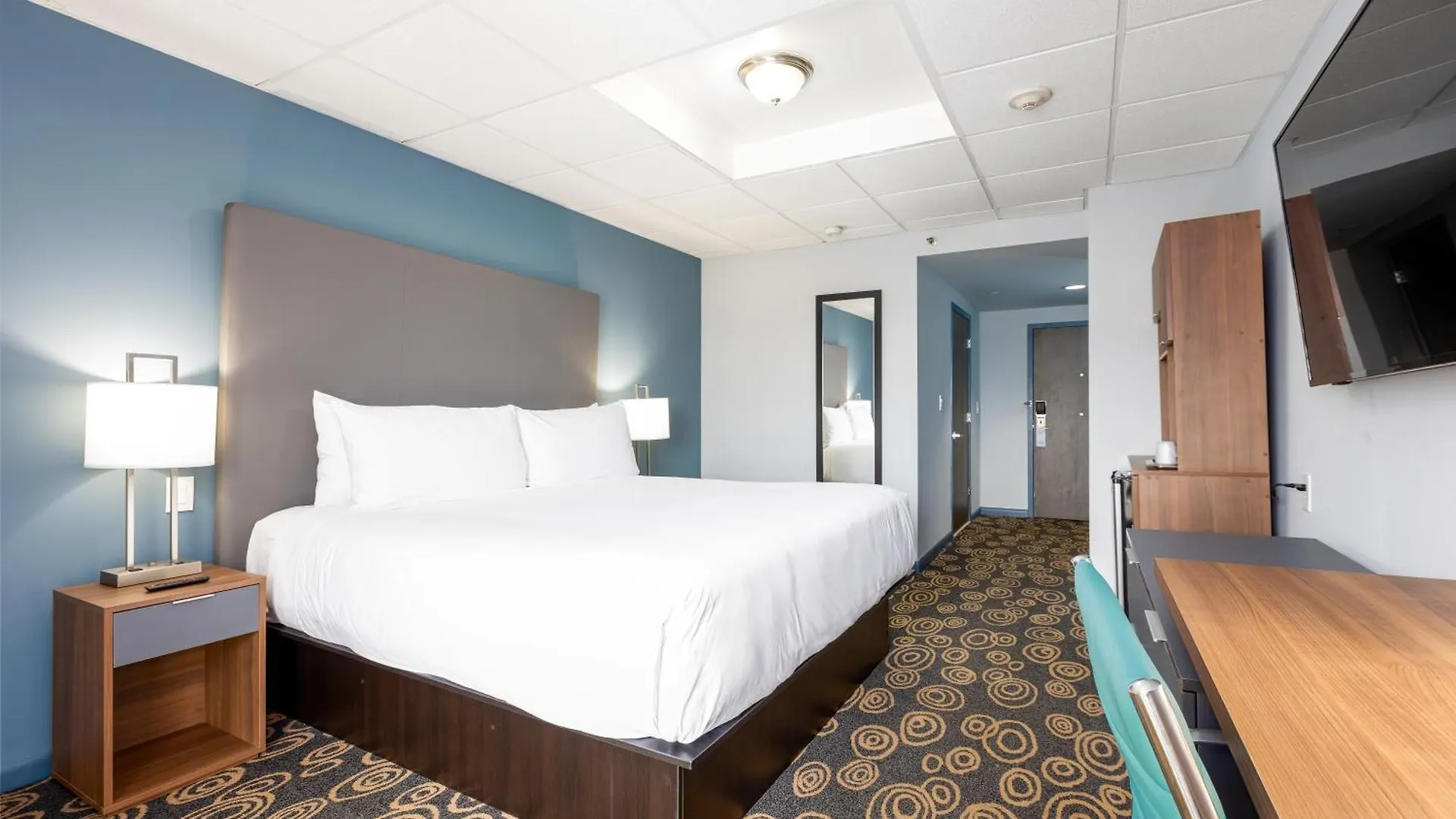 Regency Airport By Sonesta Hotel