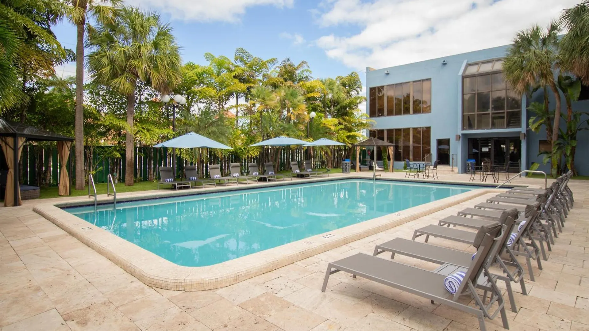 Regency Airport By Sonesta Hotel