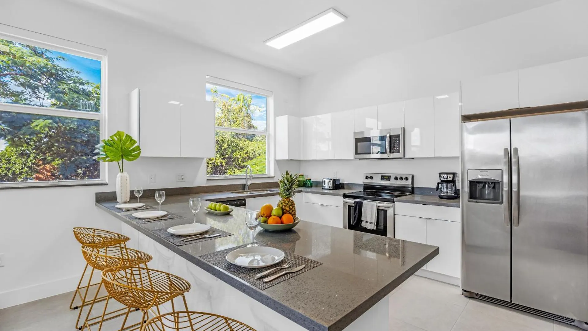 Up To 12 Guests! Modern Near Wynwood Holiday home *
