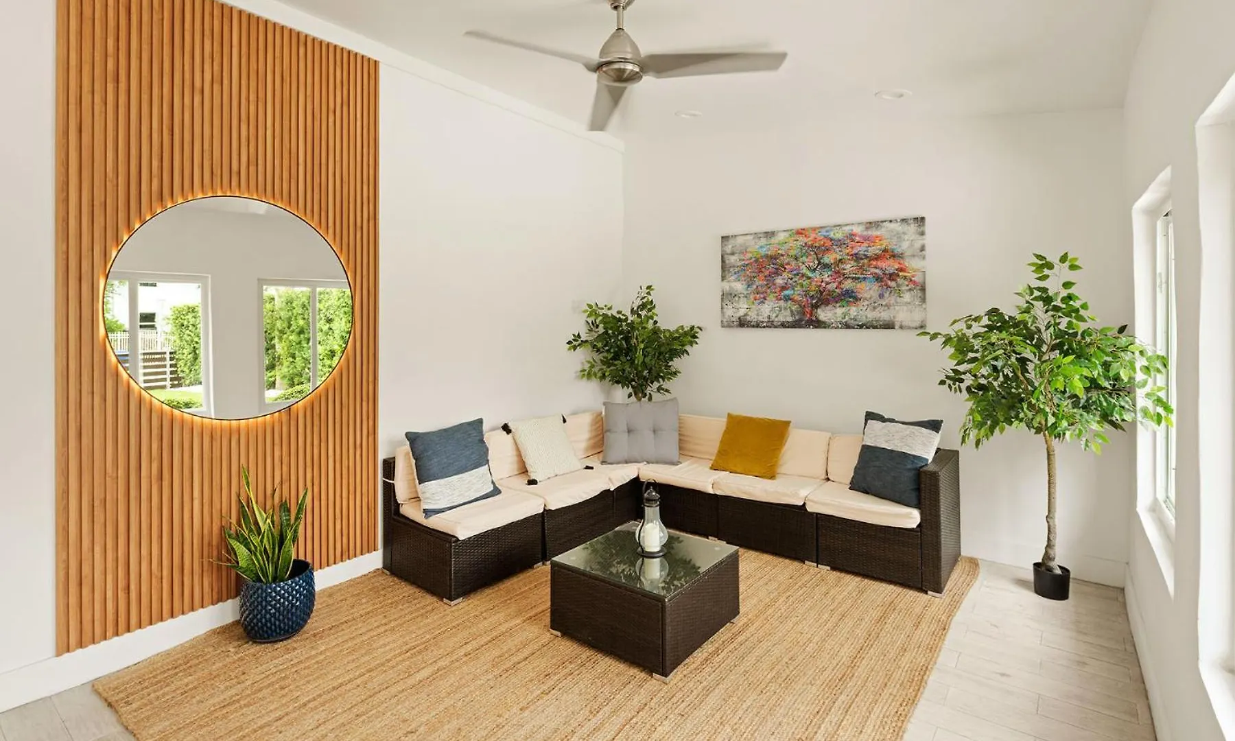 Oasis Vista Luxury Villa! 10 Min From Beach, Private Gym, Location!