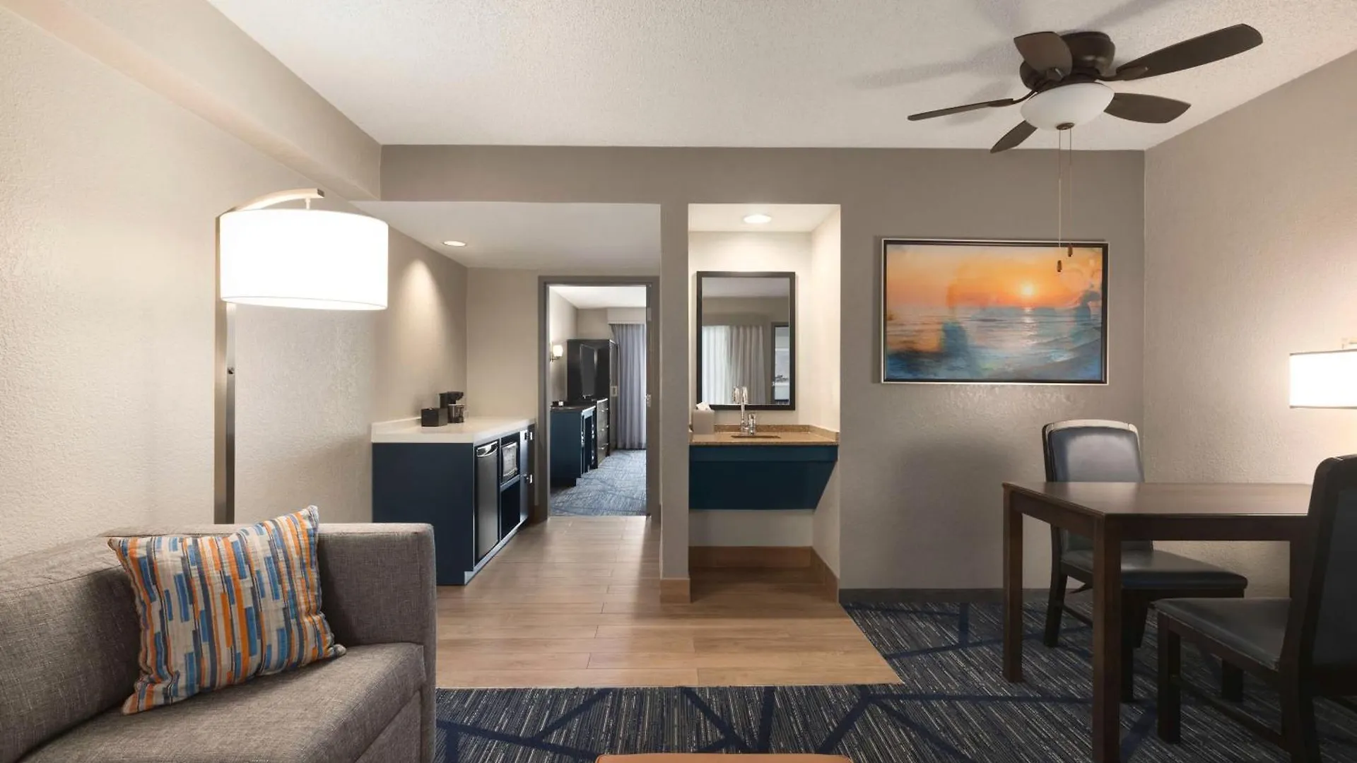 Embassy By Hilton International Airport Ξενοδοχείο 4*