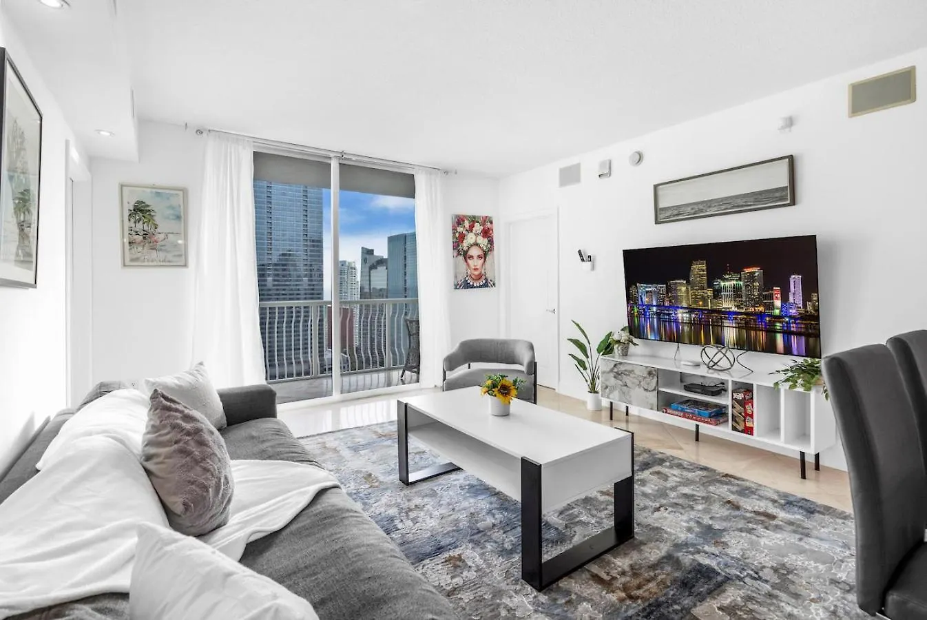 Spacious 2 Bed Unit In Brickell With Free Parking Lägenhet Miami