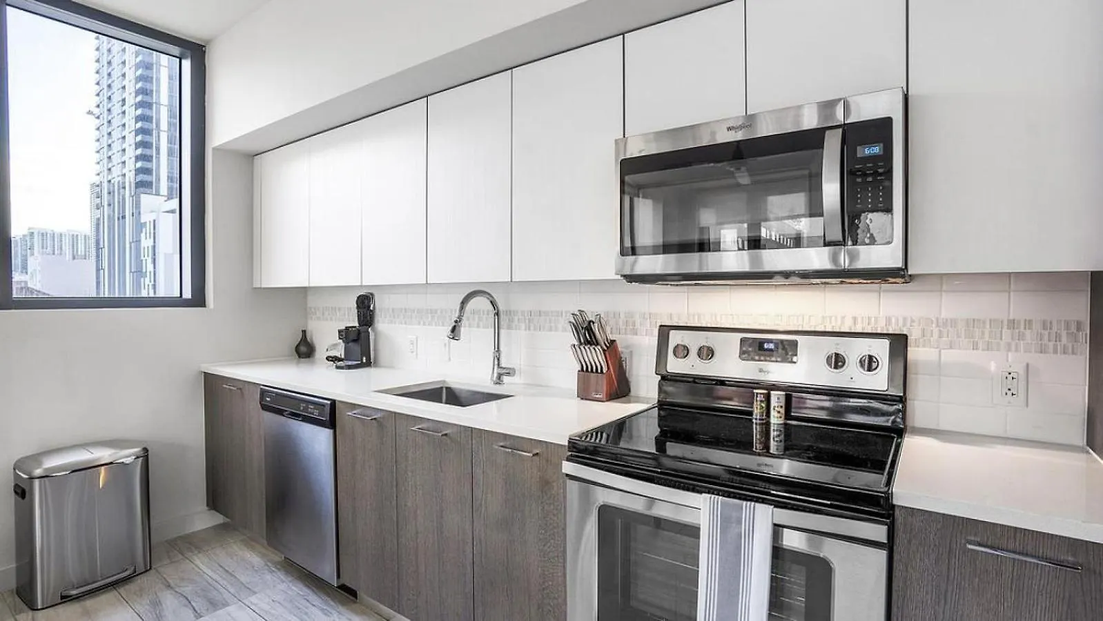 Landing Modern With Amazing Amenities 아파트 *