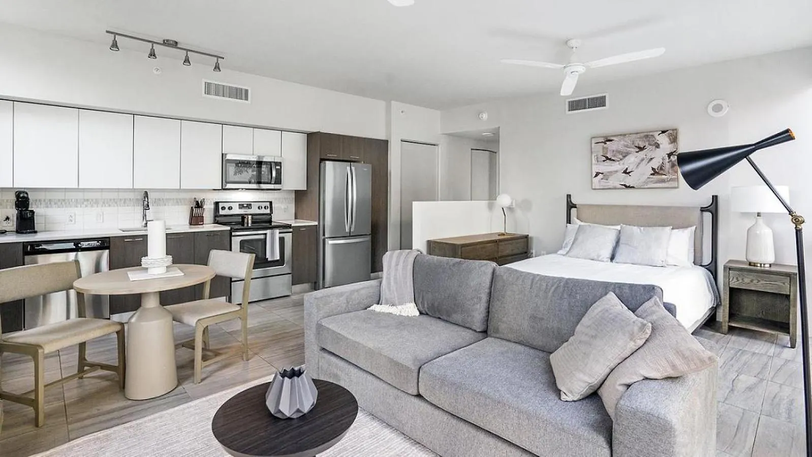 Landing Modern With Amazing Amenities 마이애미