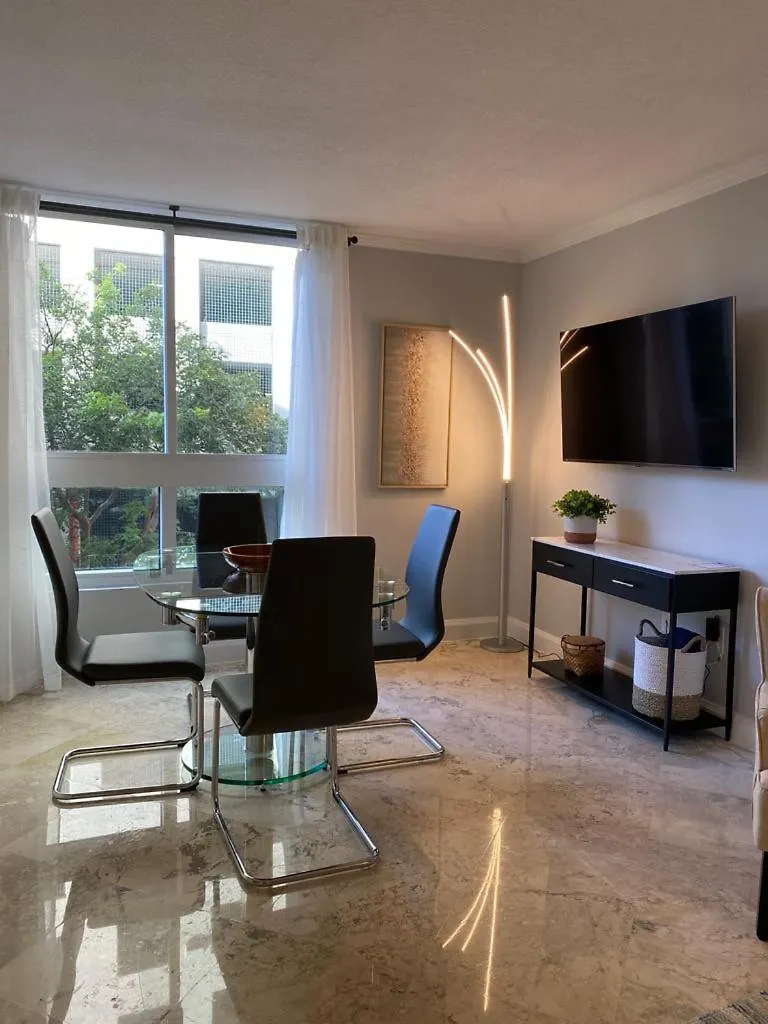 Prázdninový dům Cozy 1 Bedroom Unit Located In A In The Heart Of Coconut Grove Free Parking Miami