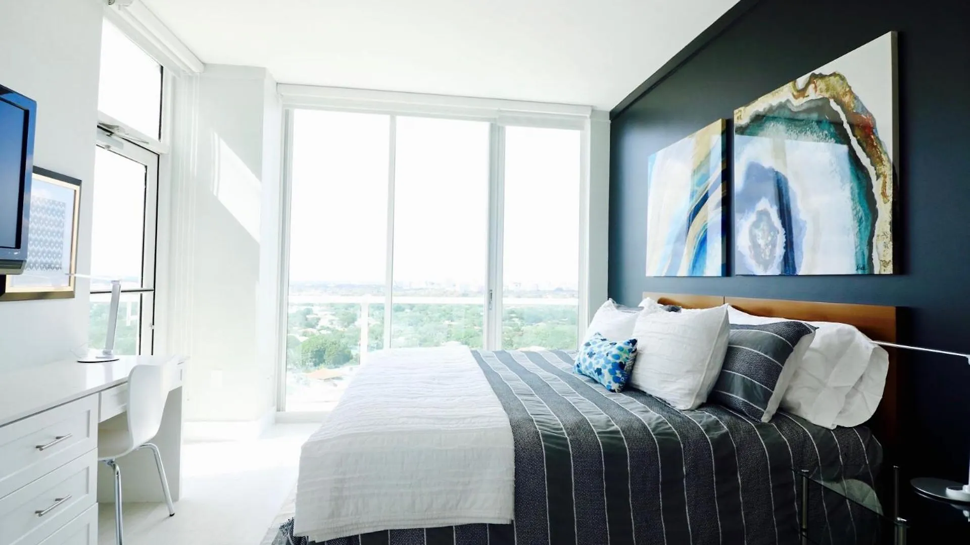 Coconut Grove 21st Floor Private Studio-parking & Wifi Included Appartement