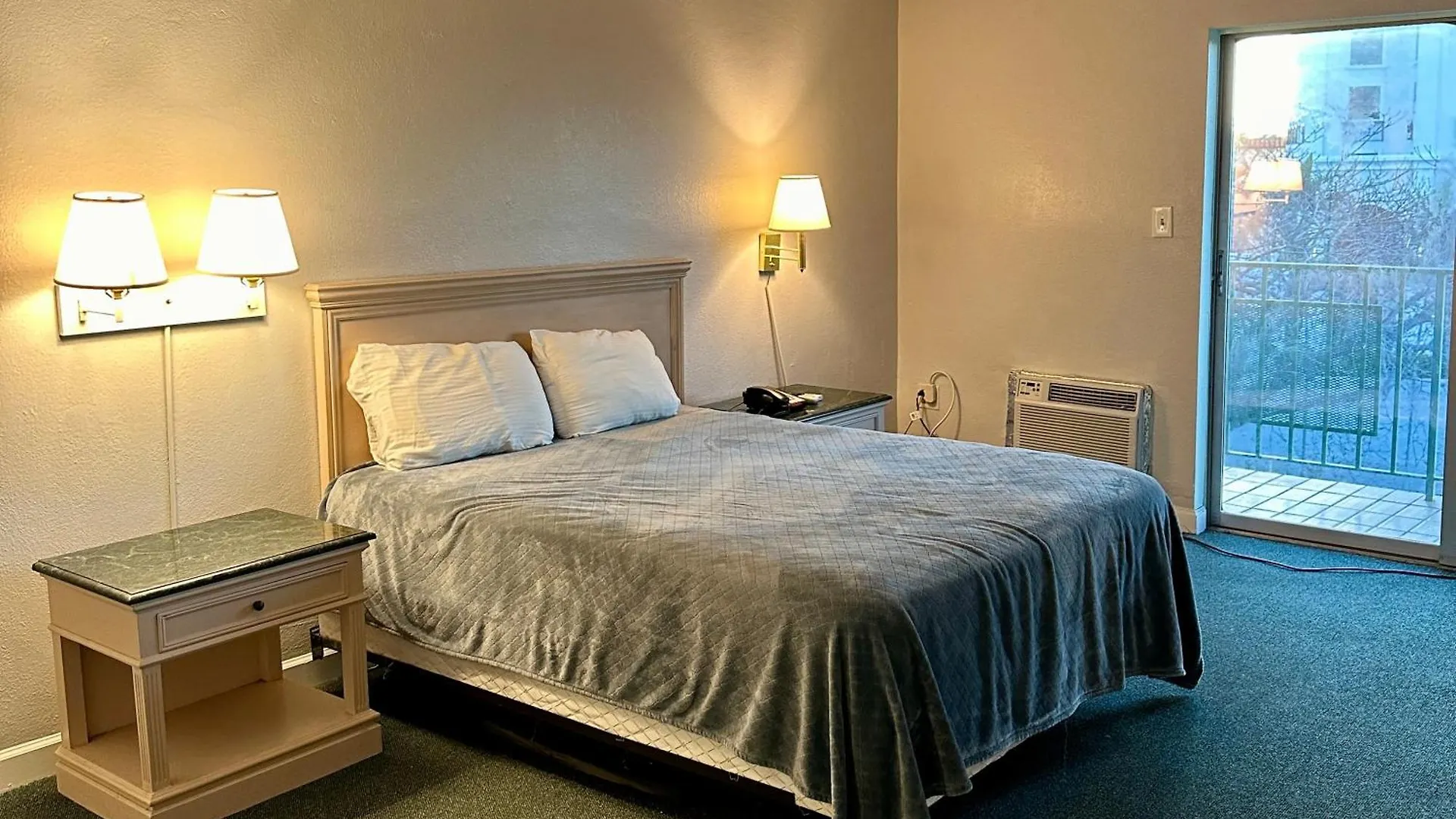 Hotel Chateaubleau 2*