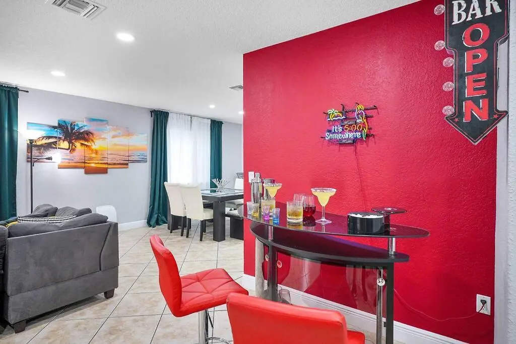 Vakantiehuis Escape Gameroom, Bar, Bbq, Spacious,king Bed, Luxury Mattresses, Near Beach, 6 Blocks Away From Bars, Nite Clubs, Res, Shops