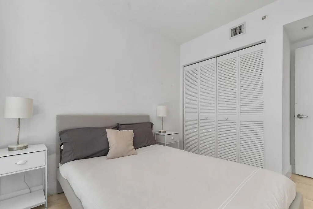 Brickell 2 Story Luxury Getaway With Pool Apartment