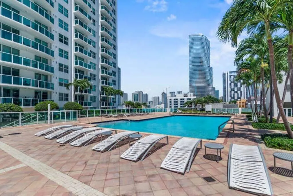 Brickell 2 Story Luxury Getaway With Pool *