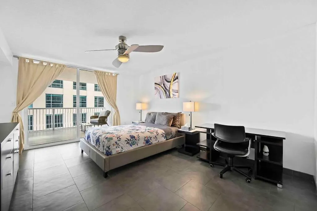 Luxury 1 Bdr • 30th Floor • Brickell • Water Views Apartment