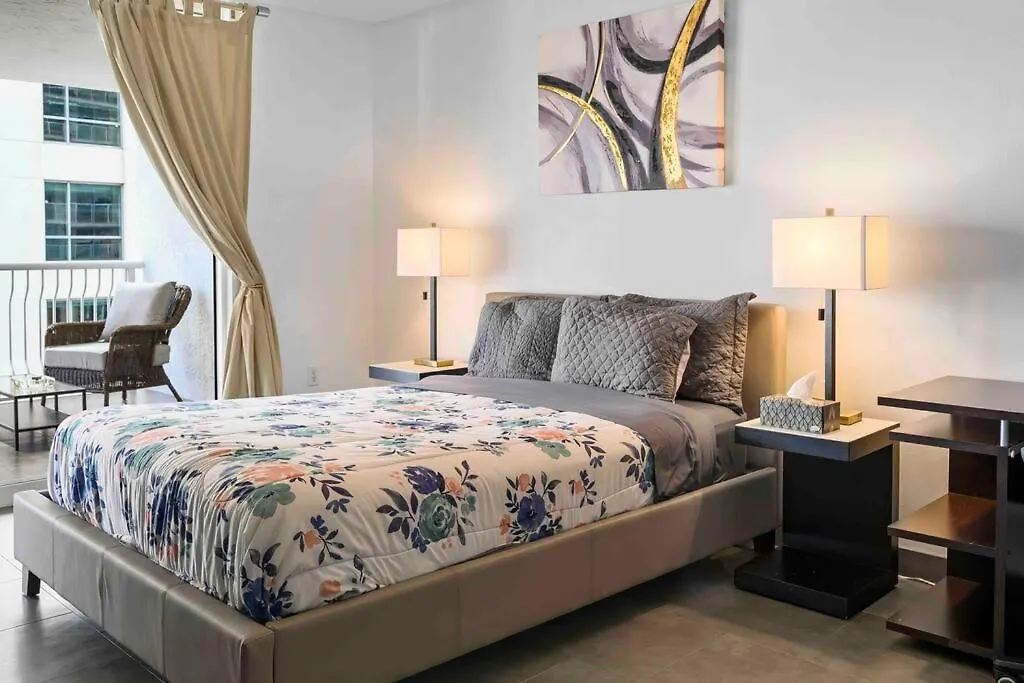 Luxury 1 Bdr • 30th Floor • Brickell • Water Views Apartment