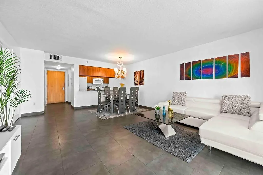 Luxury 1 Bdr • 30th Floor • Brickell • Water Views *