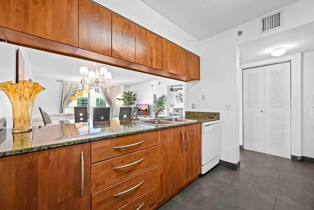 Luxury 1 Bdr • 30th Floor • Brickell • Water Views
