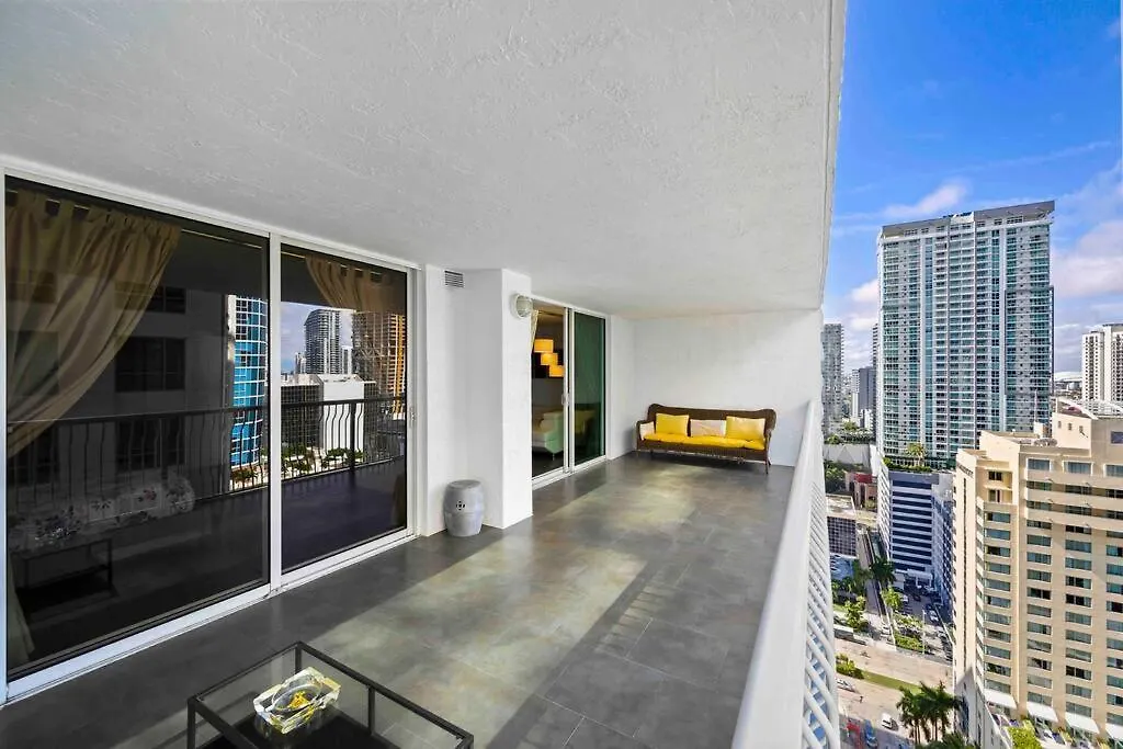Luxury 1 Bdr • 30th Floor • Brickell • Water Views Apartment