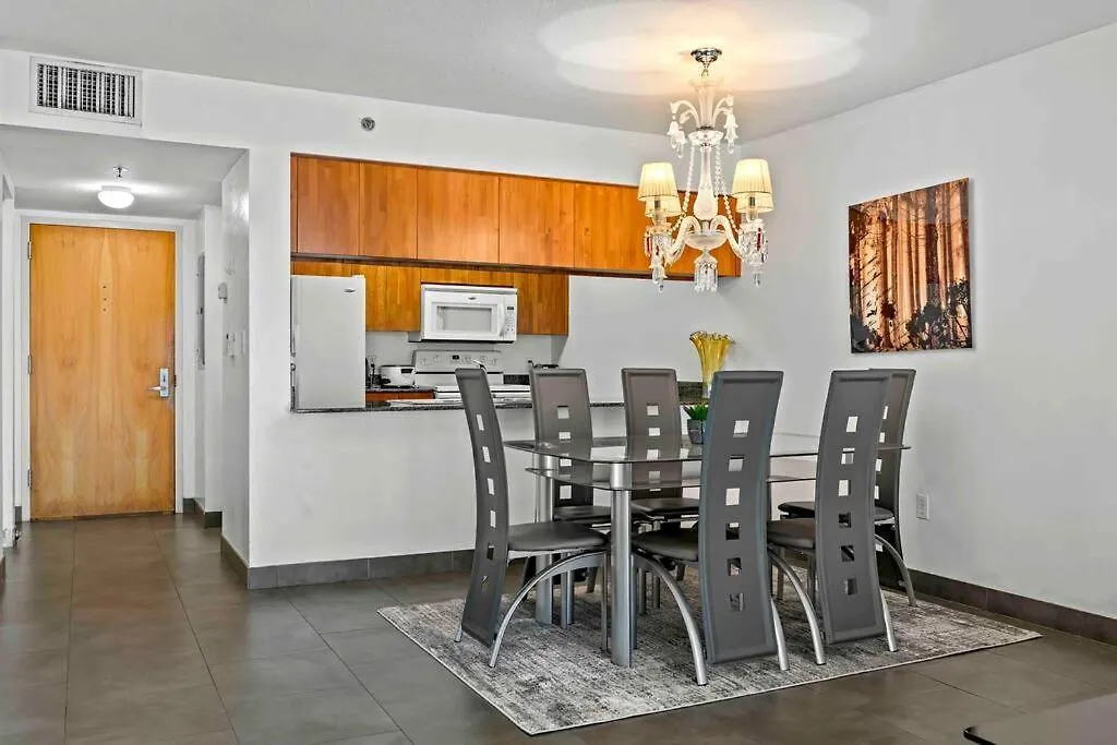 Luxury 1 Bdr • 30th Floor • Brickell • Water Views Apartment
