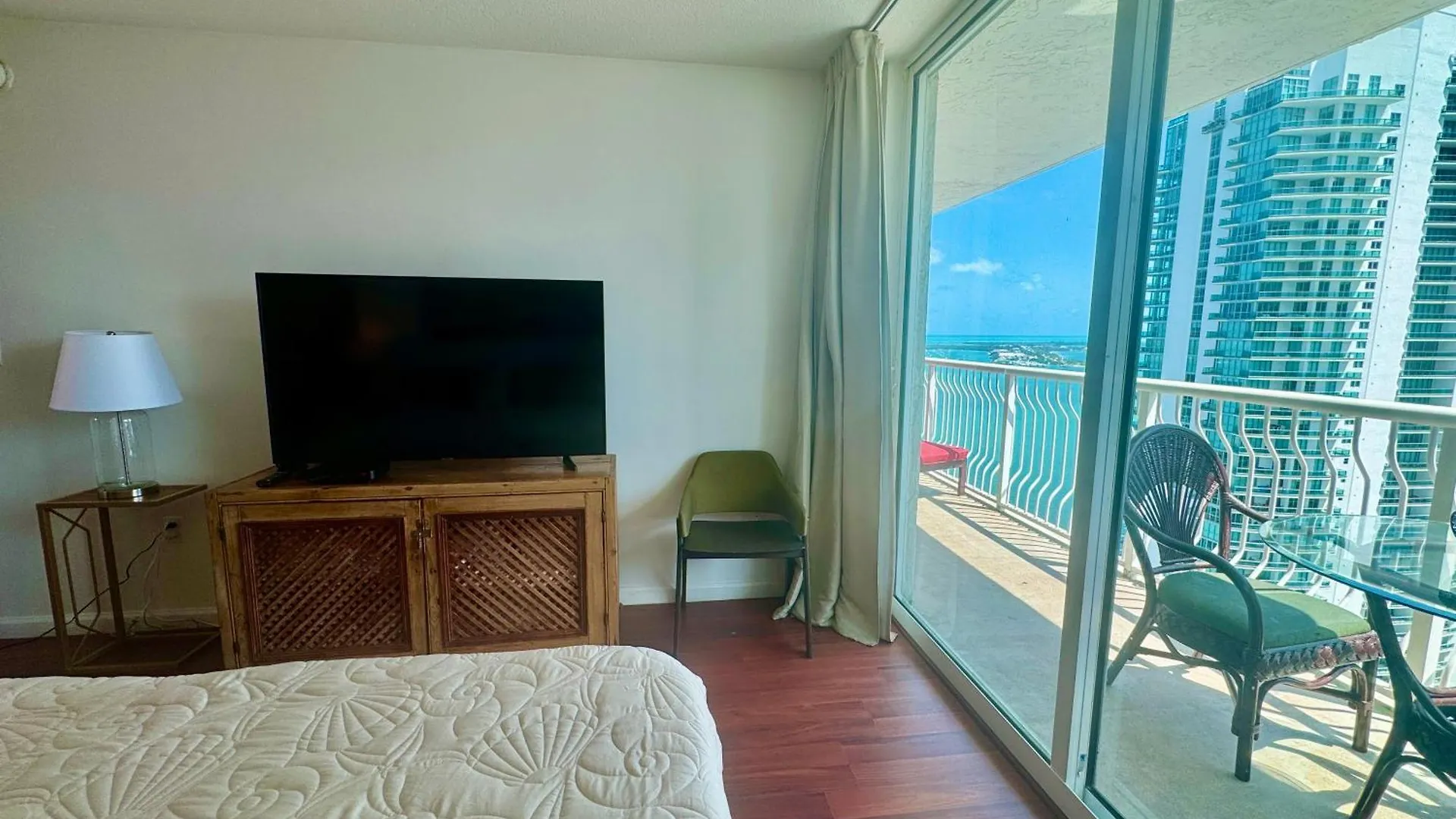 Brickell Unit, Amazing View, Balcony, Pool, 1 Free Parking *