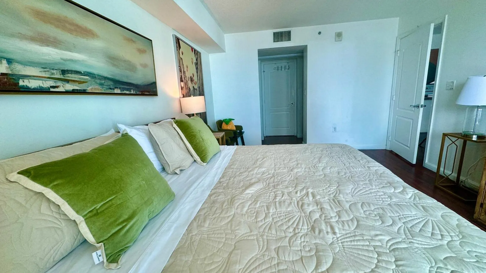 Brickell Unit, Amazing View, Balcony, Pool, 1 Free Parking