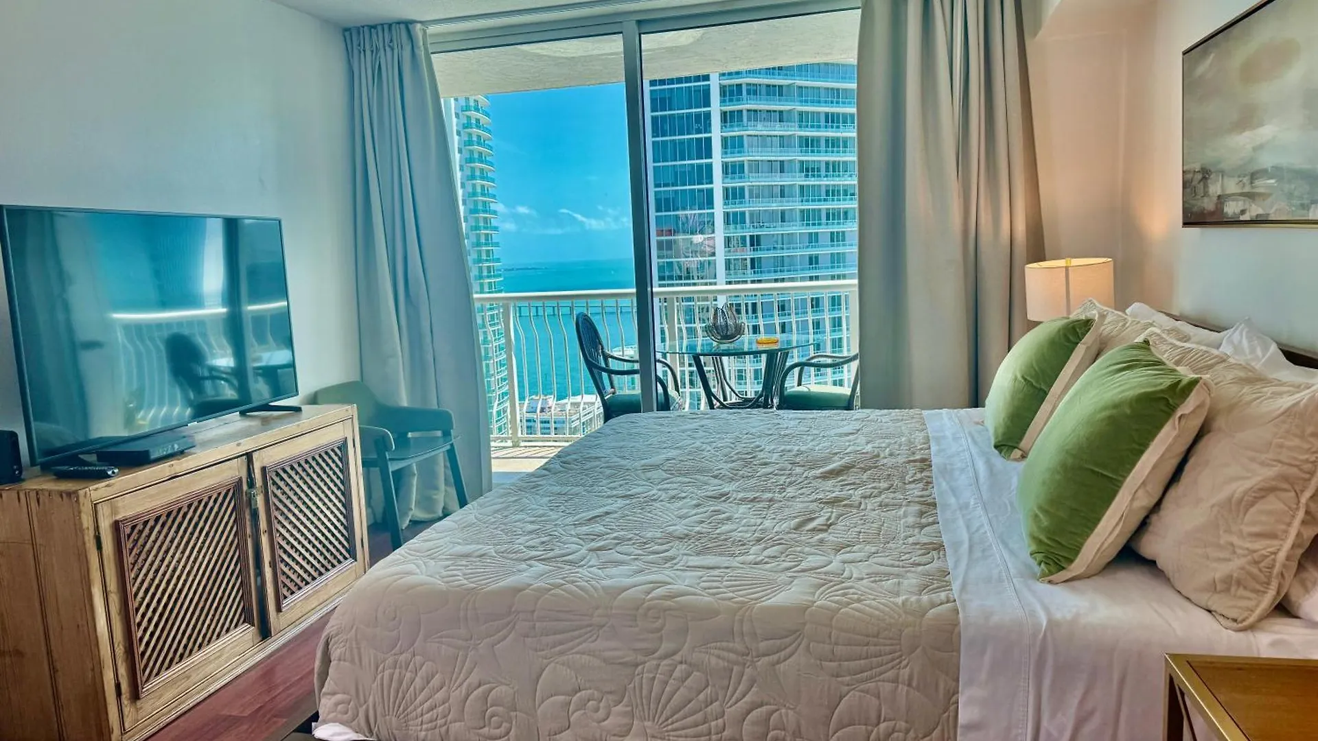 Brickell Unit, Amazing View, Balcony, Pool, 1 Free Parking Apartament Miami