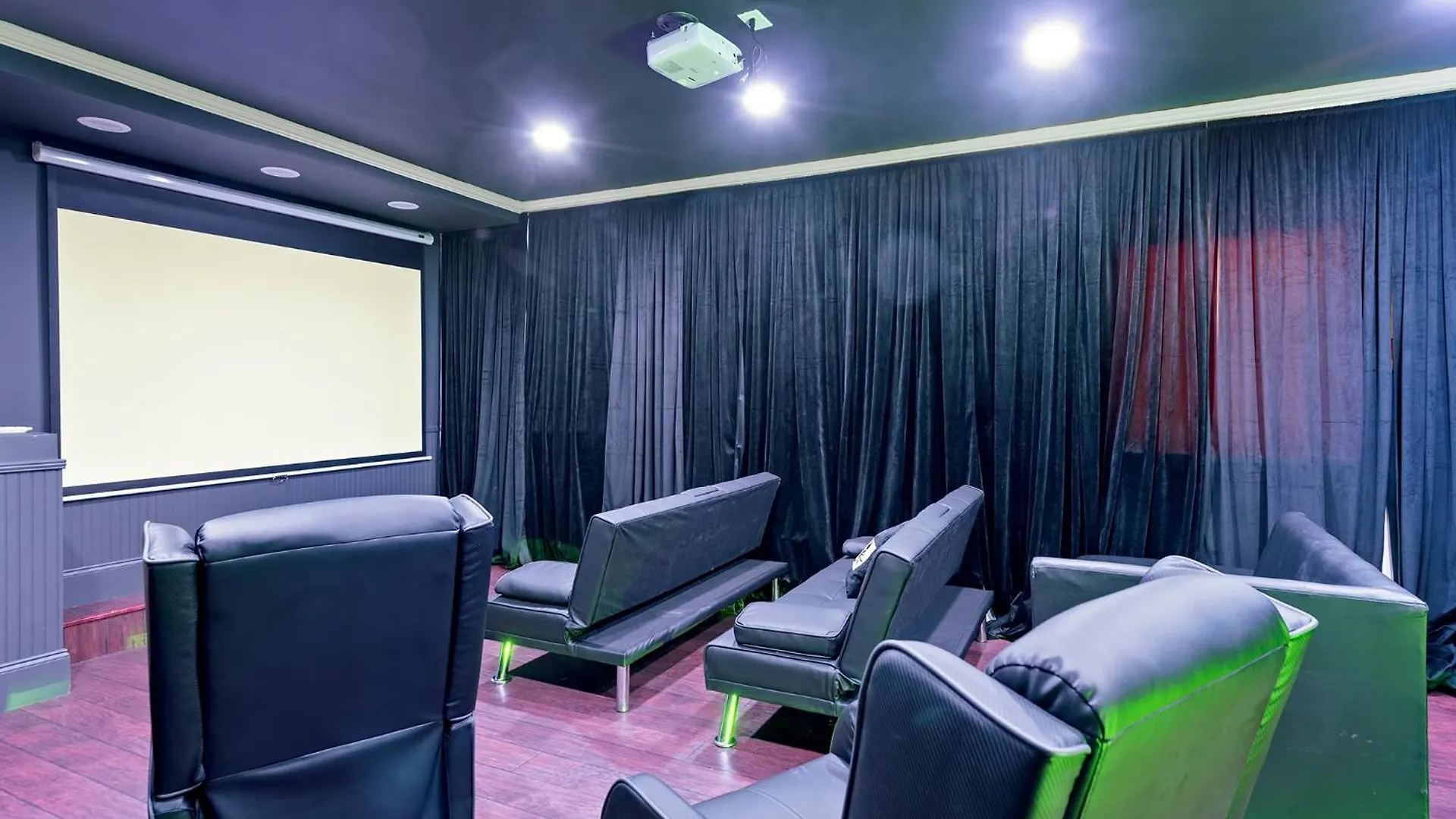 Blockchain - Acre Lot W/ Pool-hot Tub-bars-tiki-games-theater! * Miami