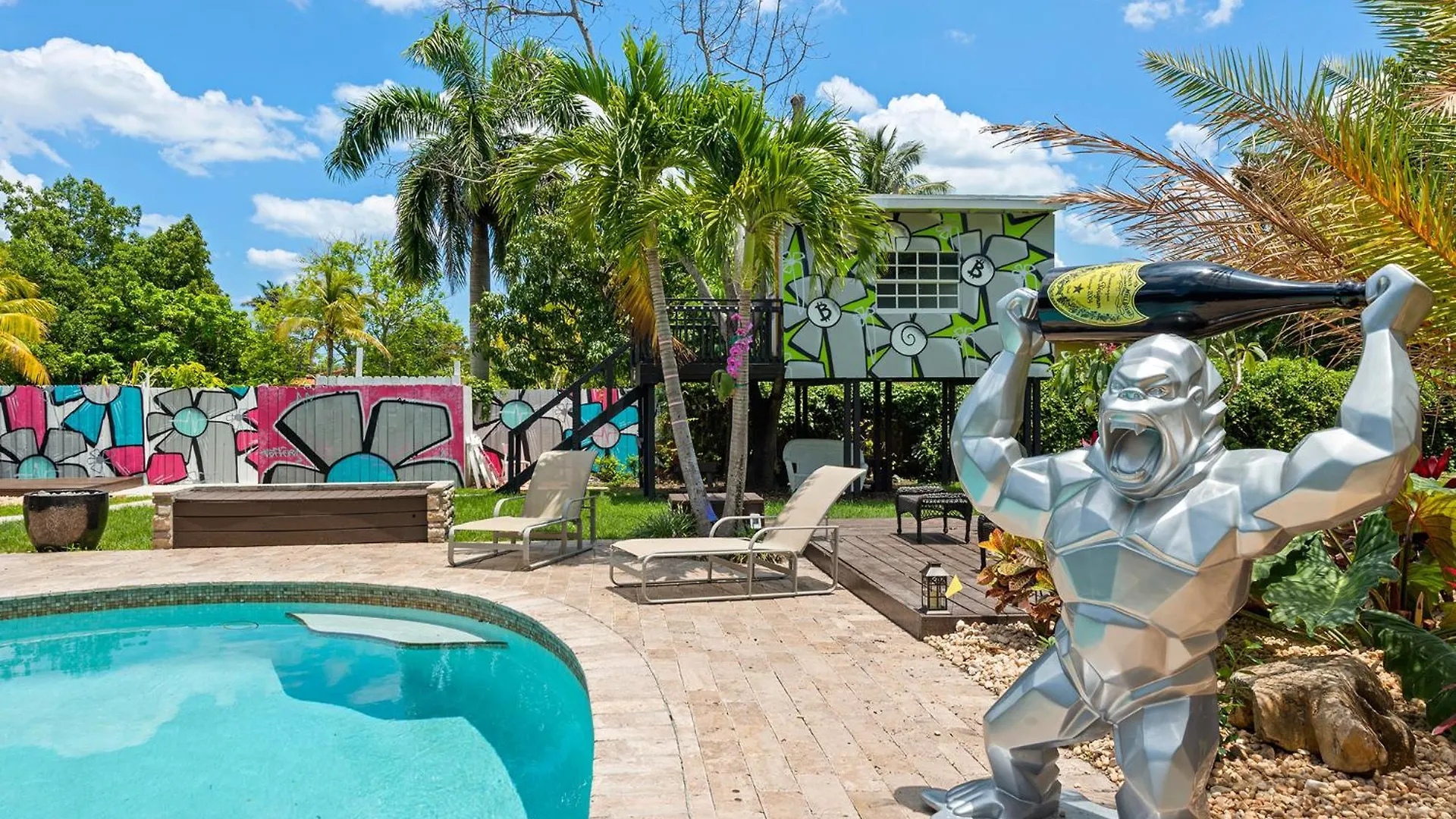 Blockchain - Acre Lot W/ Pool-hot Tub-bars-tiki-games-theater! * Miami
