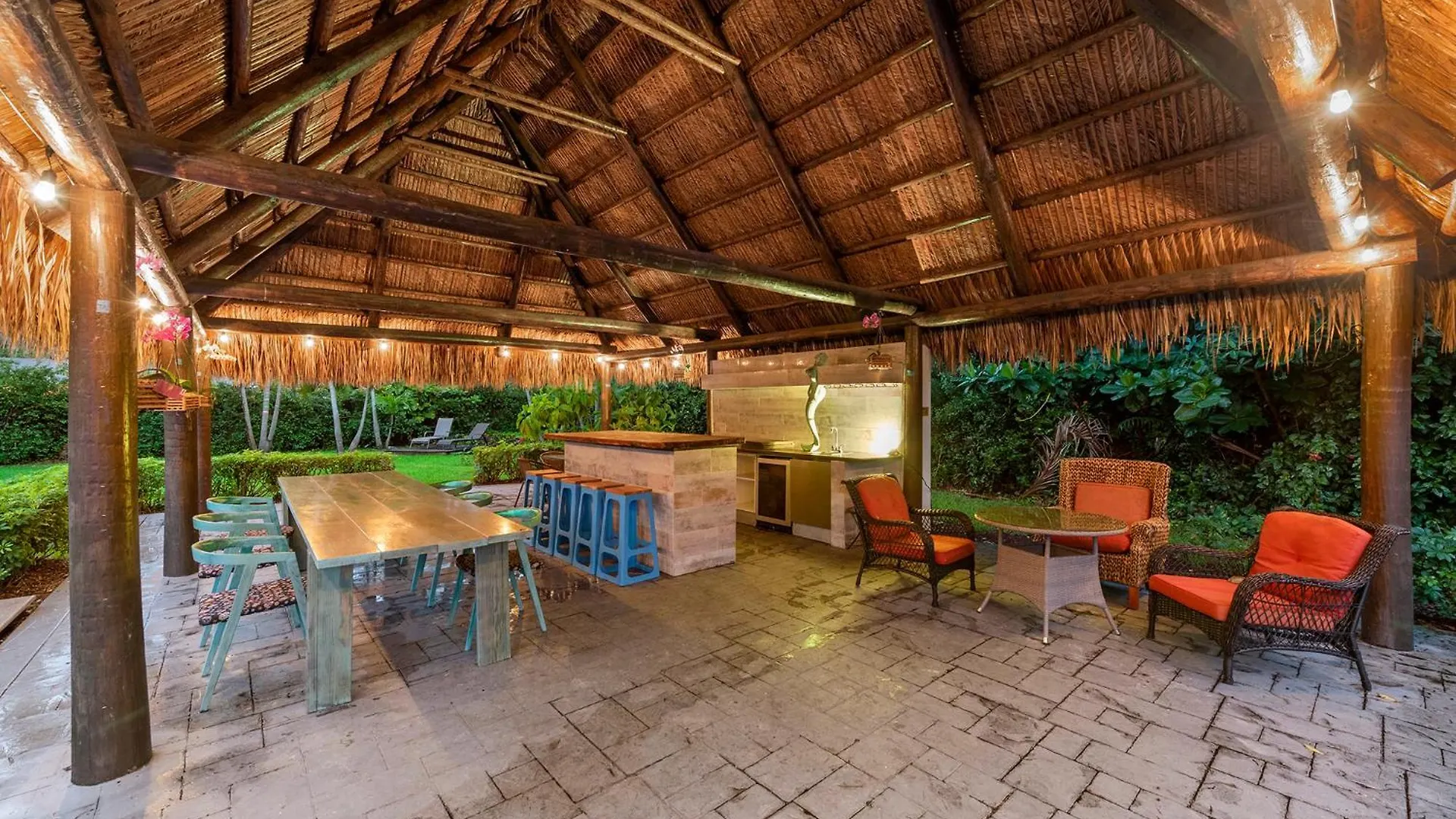 Villa Blockchain - Acre Lot W/ Pool-hot Tub-bars-tiki-games-theater! *