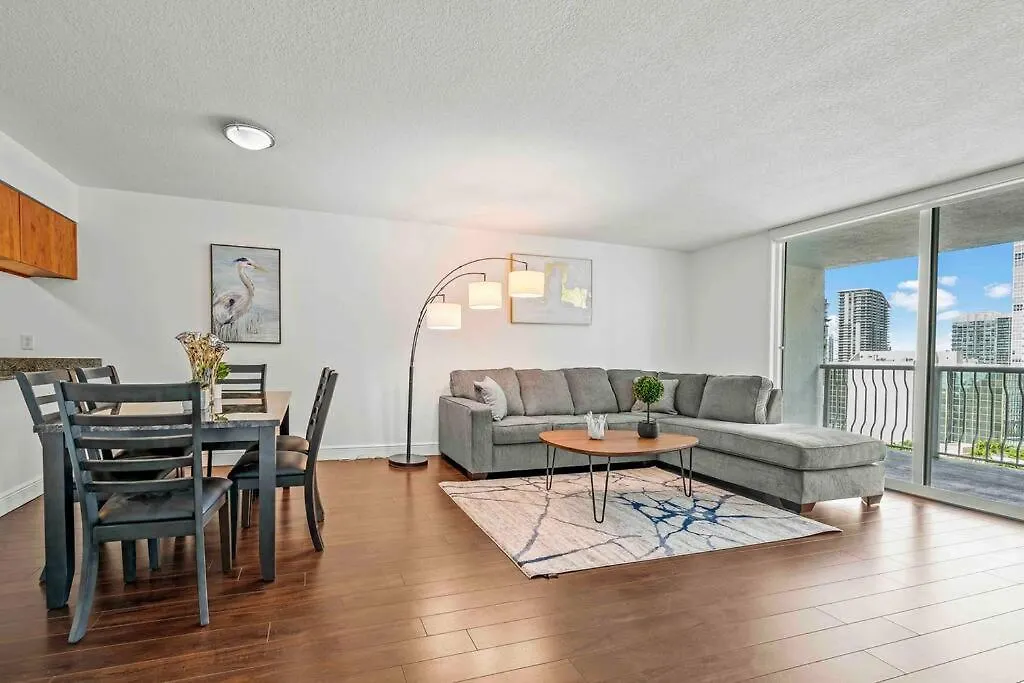 Daire Comfy 28th Floor • Brickell • Ocean & Views Miami
