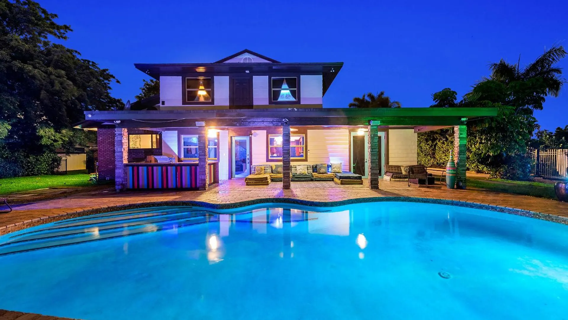 Blockchain - Acre Lot W/ Pool-hot Tub-bars-tiki-games-theater! Villa *