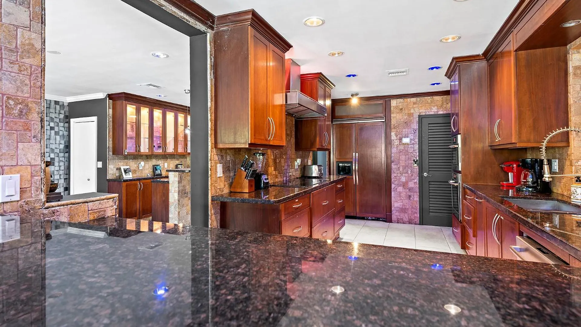 Villa Blockchain - Acre Lot W/ Pool-hot Tub-bars-tiki-games-theater! *