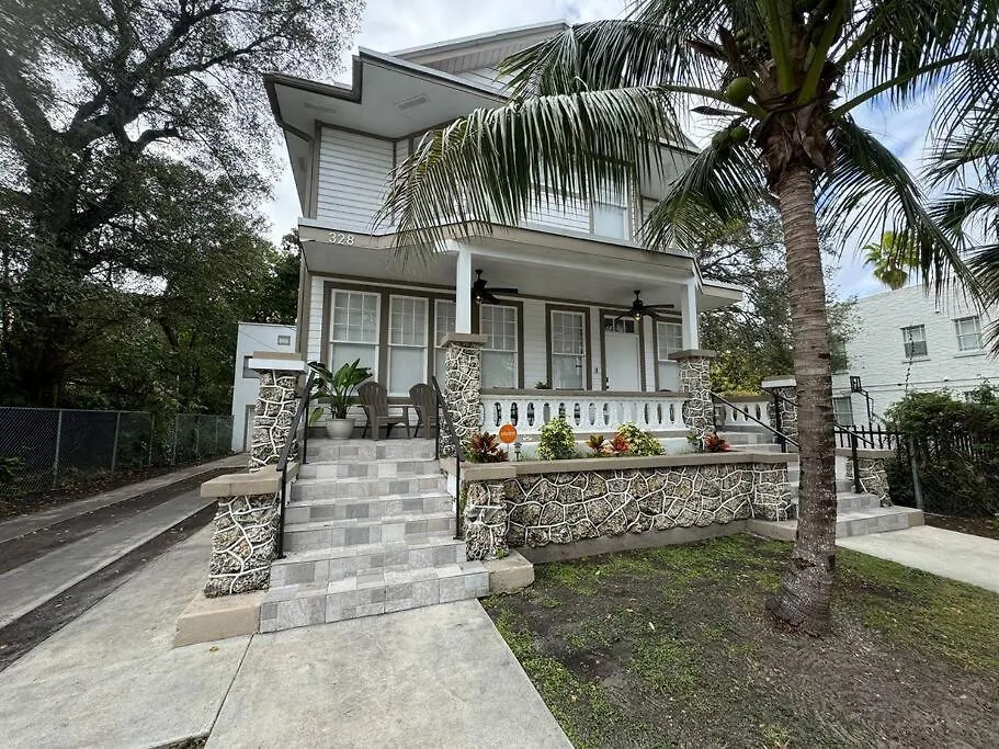 Villa Brickell + Wynwood Wonderland: Spacious 6br Miami