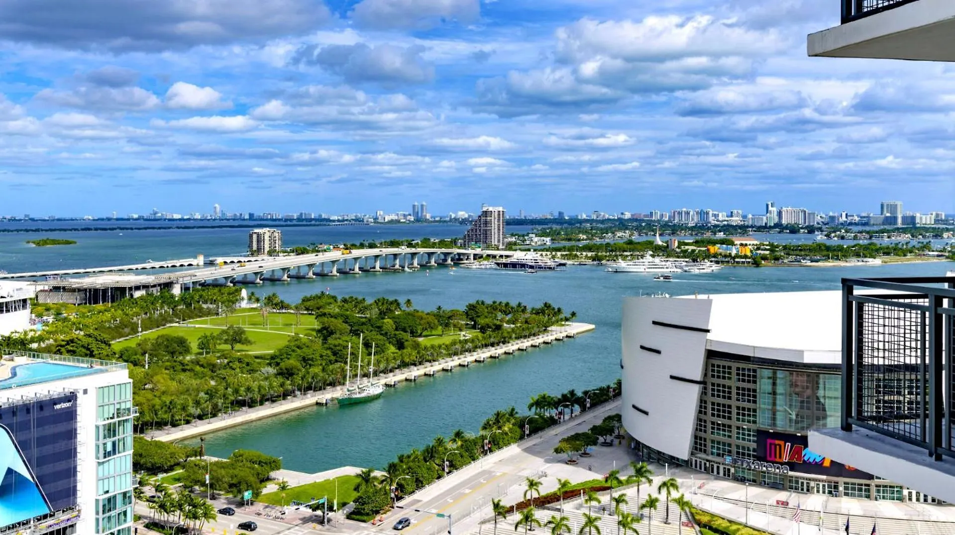 Experience The Perfect Life!! Centrally Located Luxury Condo! * Μαϊάμι