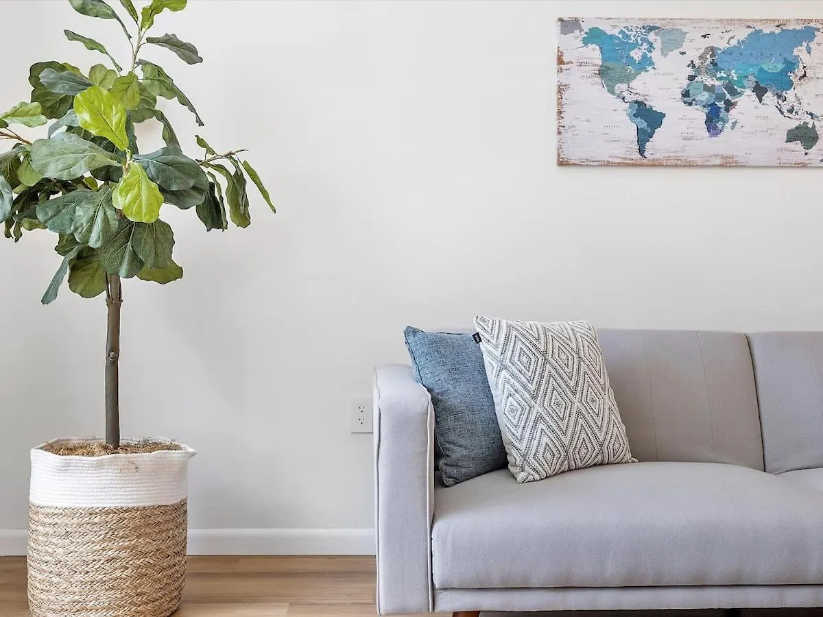 3br Newly Renovated In 15 Min To *