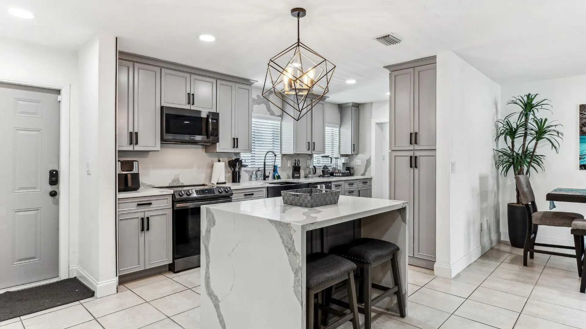 Σπίτι διακοπών Oasis, Spacious 4-bedroom With Pool *
