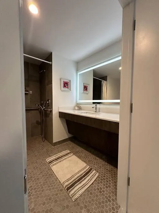 Tranquil Rooftop Escape Studio Apt Miami