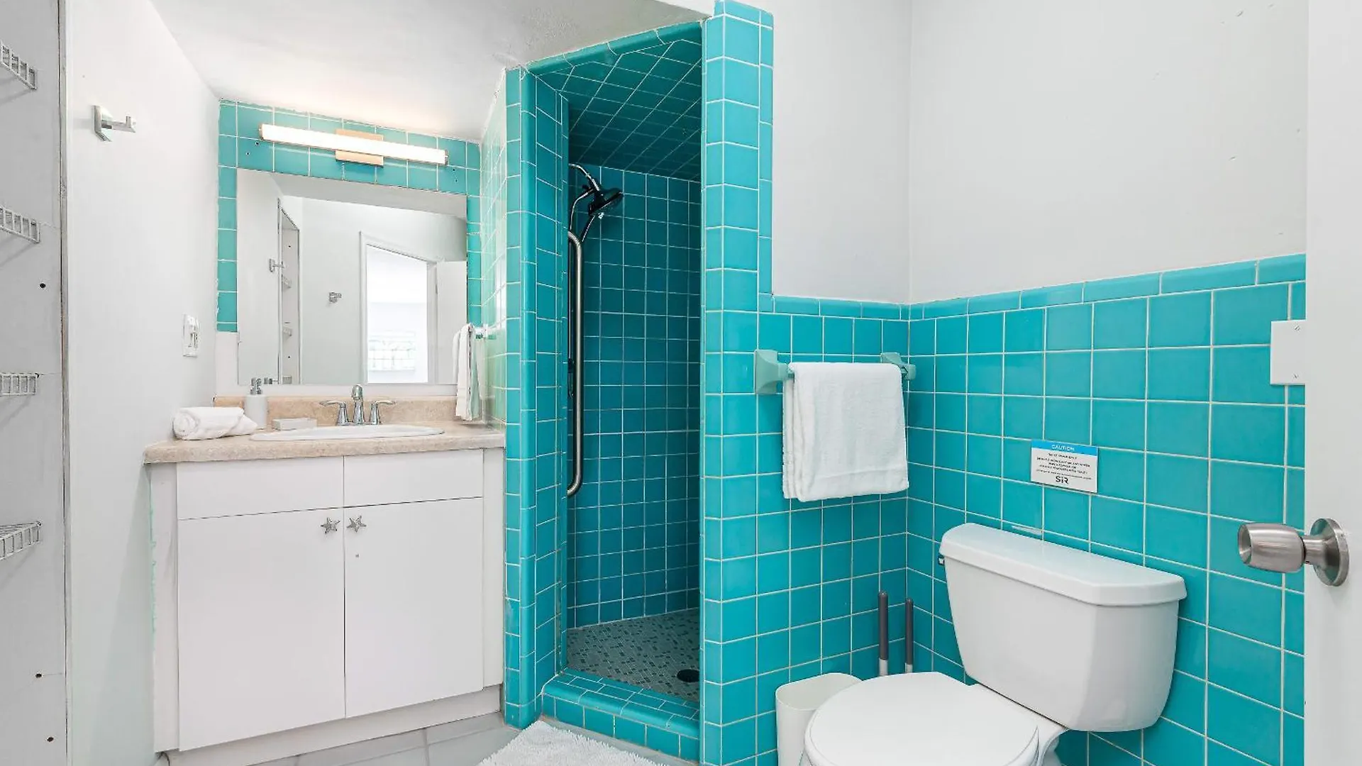 Semesterbostad Tropical Waterfront Family Oasis - Amazing Location *