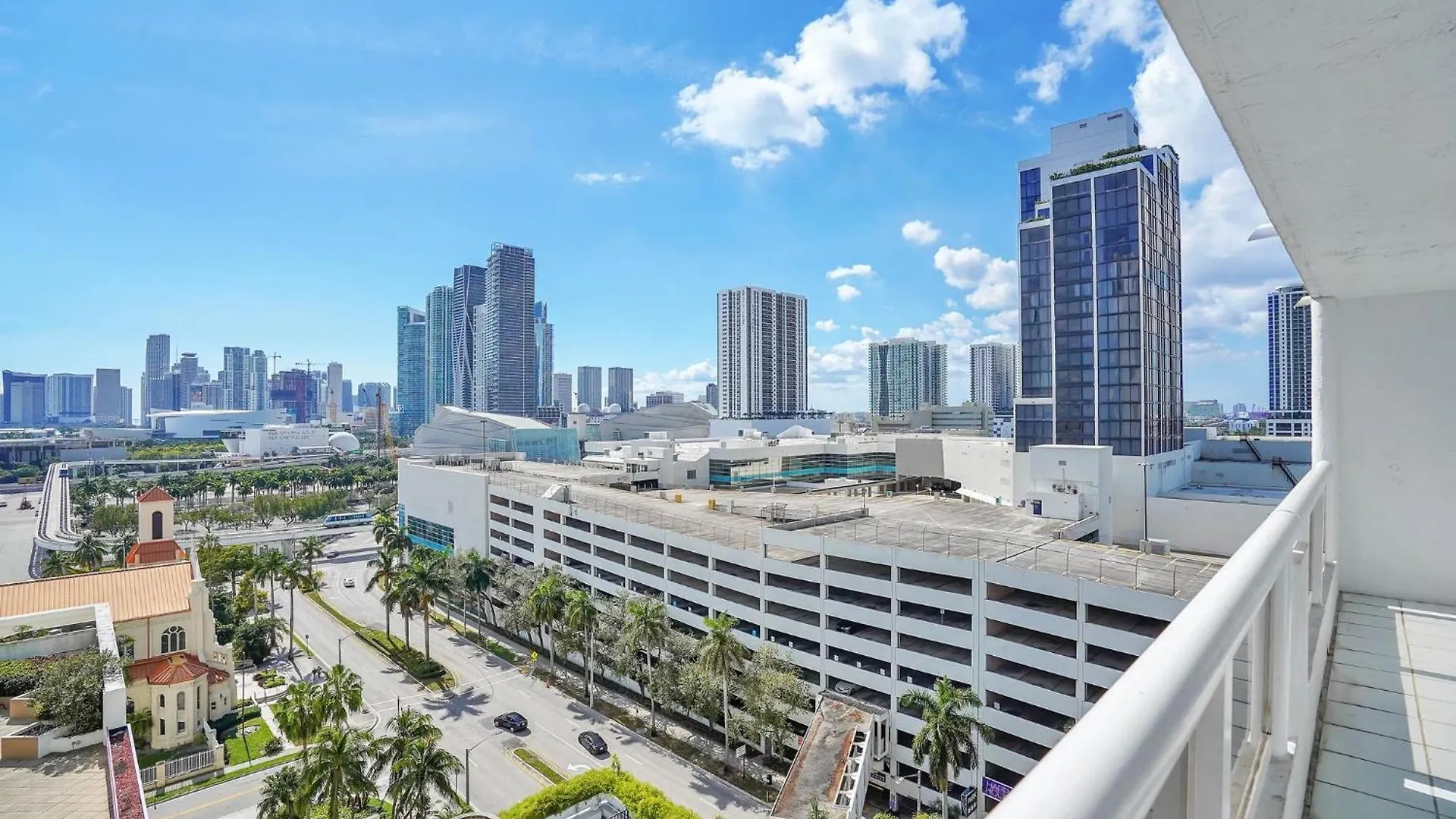 In Love! Skyline Views, Renovated *
