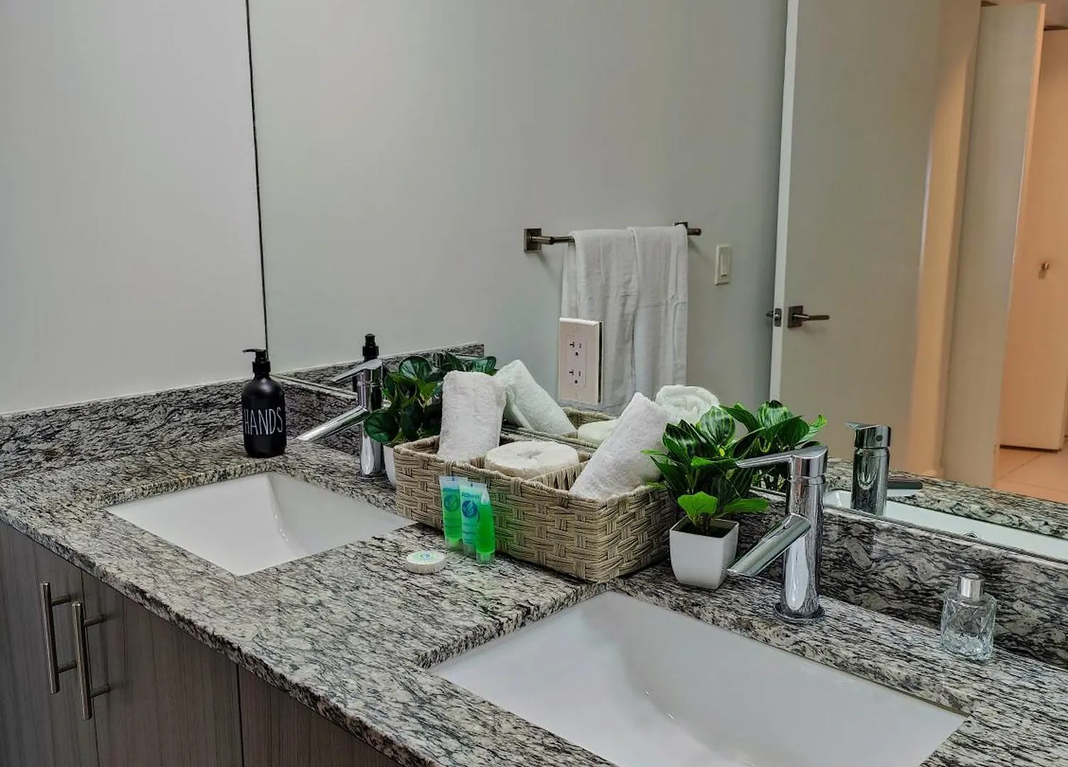 Apartment Style 1-bdrm Downtown Doral