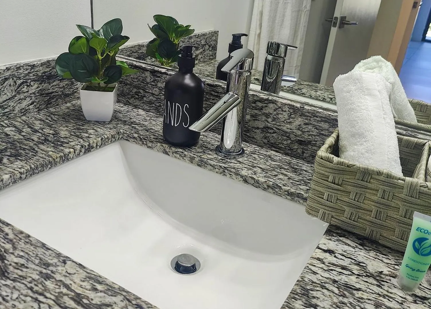 Style 1-bdrm Downtown Doral