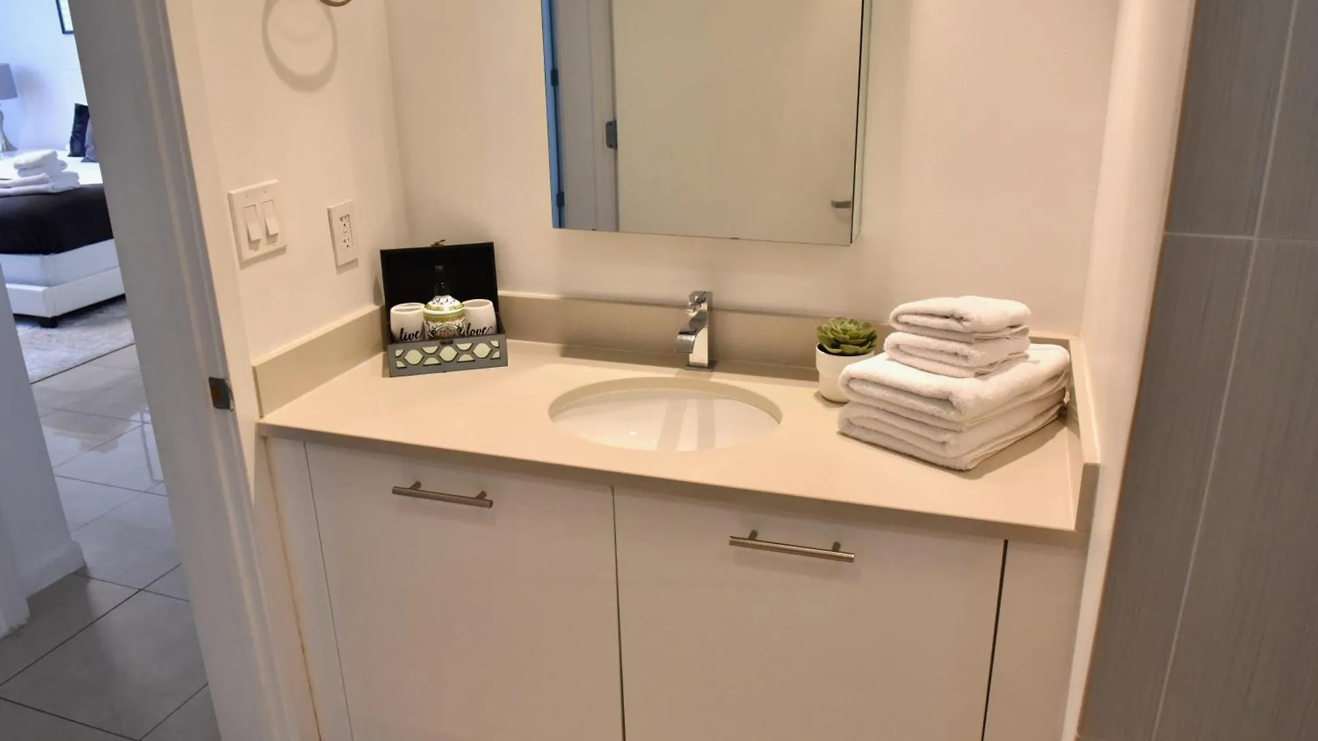 Apartament 515-trendy 2bd2ba Midtown Huge Private Patio! *