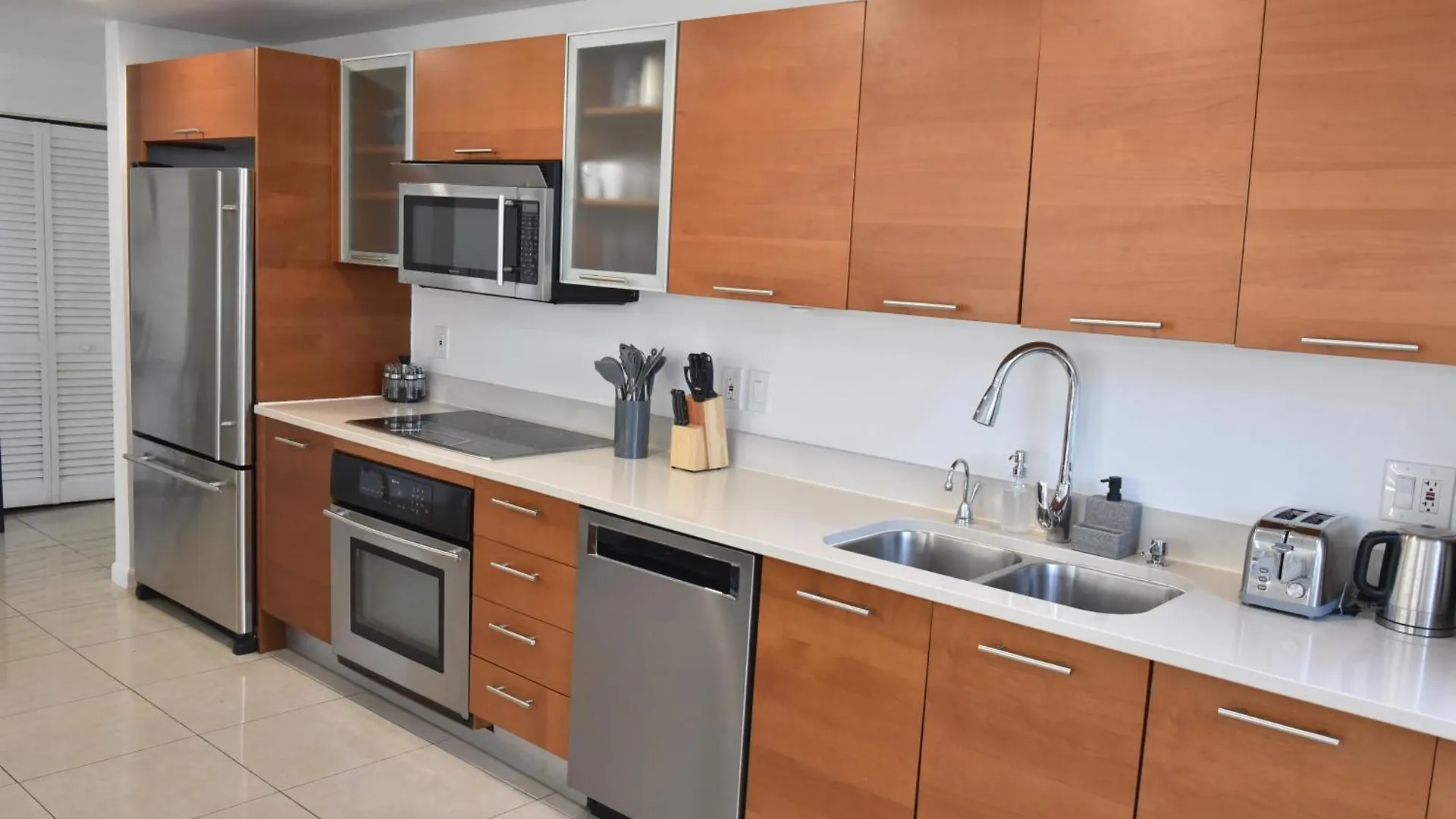 515-trendy 2bd2ba Midtown Huge Private Patio! Apartament *
