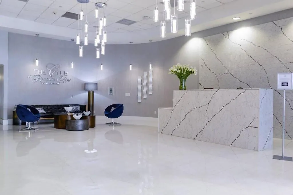 37th Floor Amazing Spacious Unit With Parking Apartment *