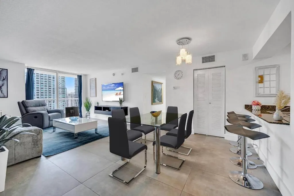 Apartment 37th Floor Amazing Spacious Unit With Parking