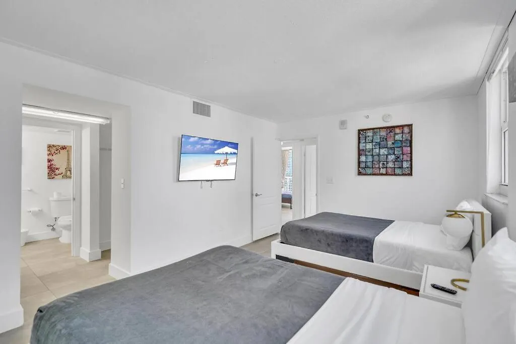 Apartment 37th Floor Amazing Spacious Unit With Parking *