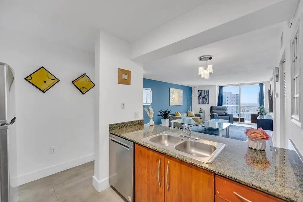 37th Floor Amazing Spacious Unit With Parking *