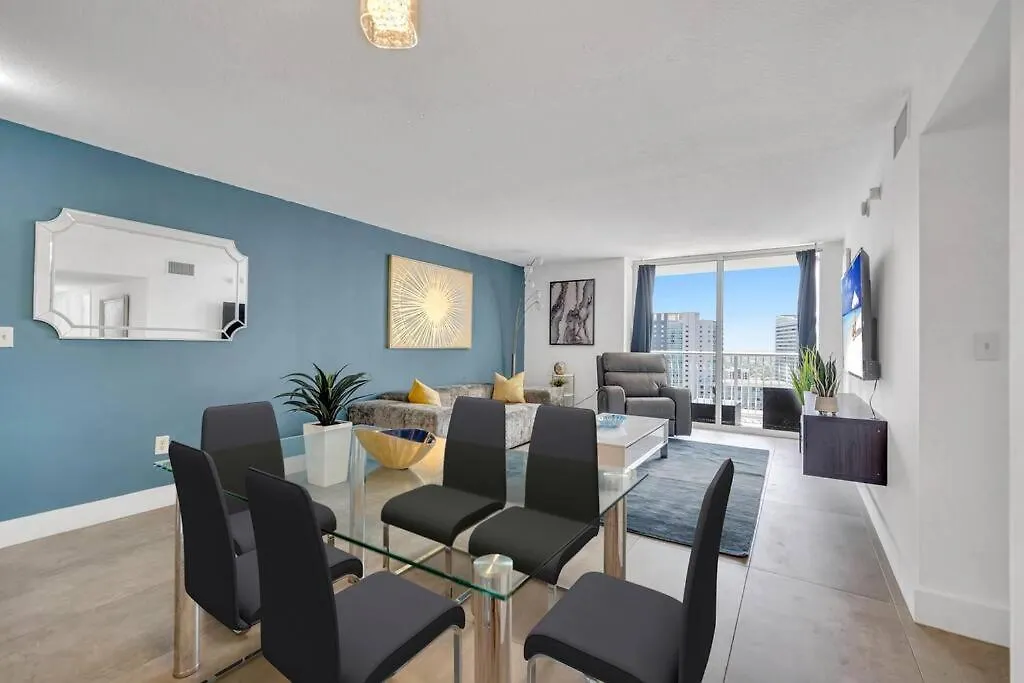37th Floor Amazing Spacious Unit With Parking Apartment
