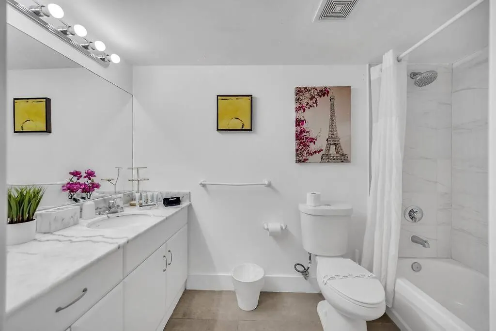 37th Floor Amazing Spacious Unit With Parking *