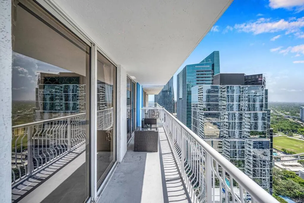 37th Floor Amazing Spacious Unit With Parking Miami