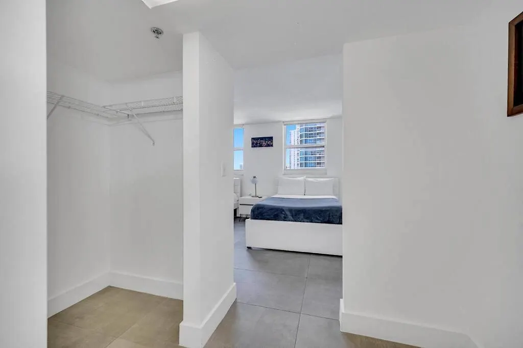 Apartment 37th Floor Amazing Spacious Unit With Parking